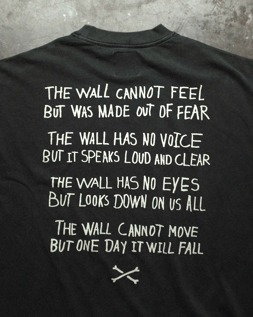THE WALL LONGSLEEVE