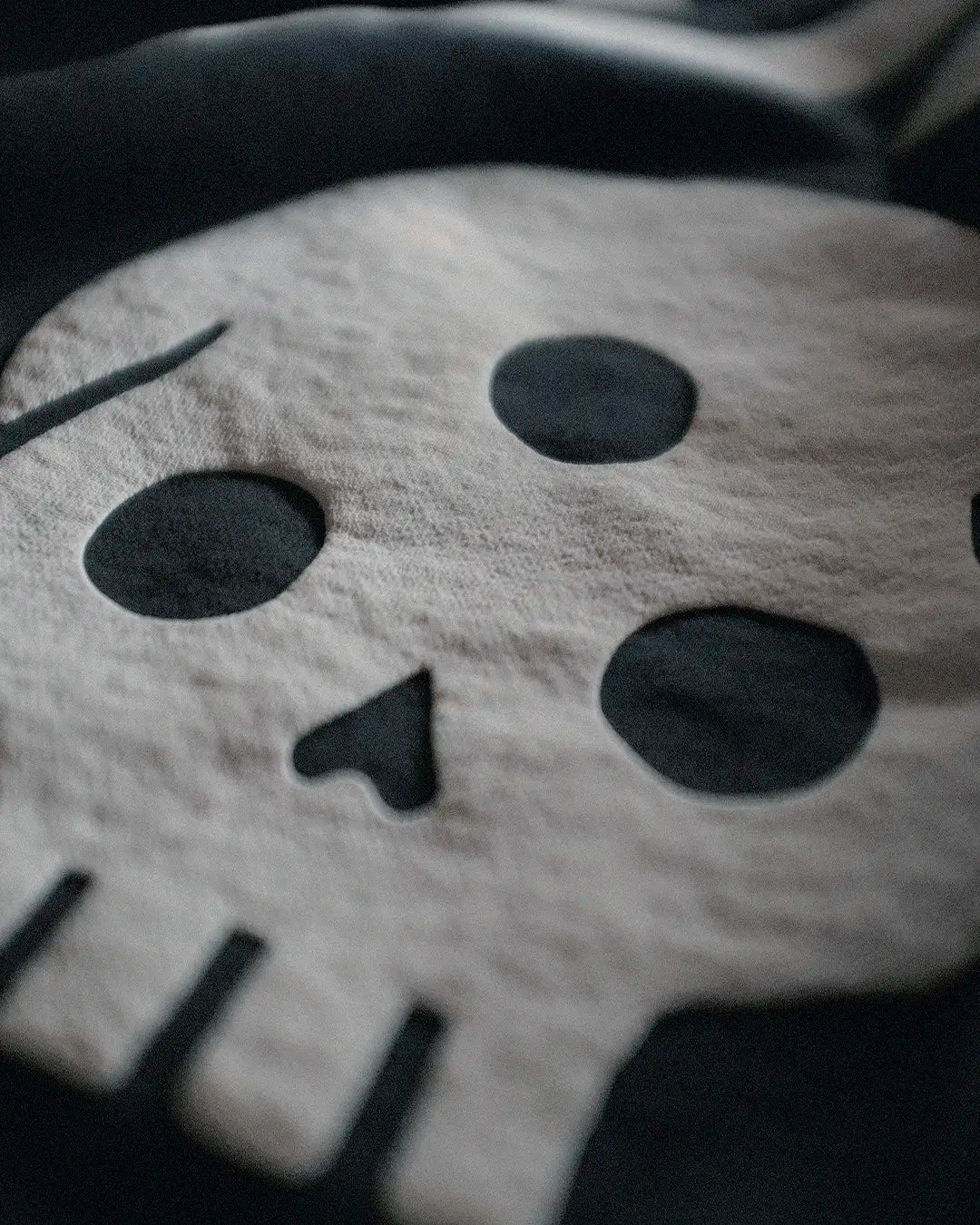 TRICLOPS PIRATE - Distressed Sweater