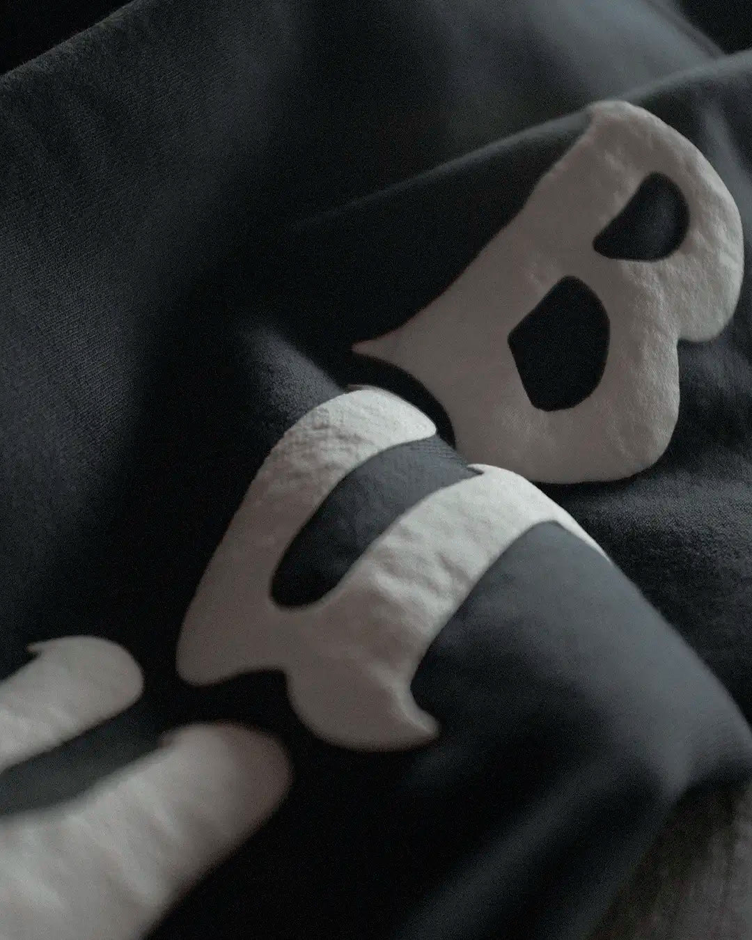 TRICLOPS PIRATE - Distressed Sweater